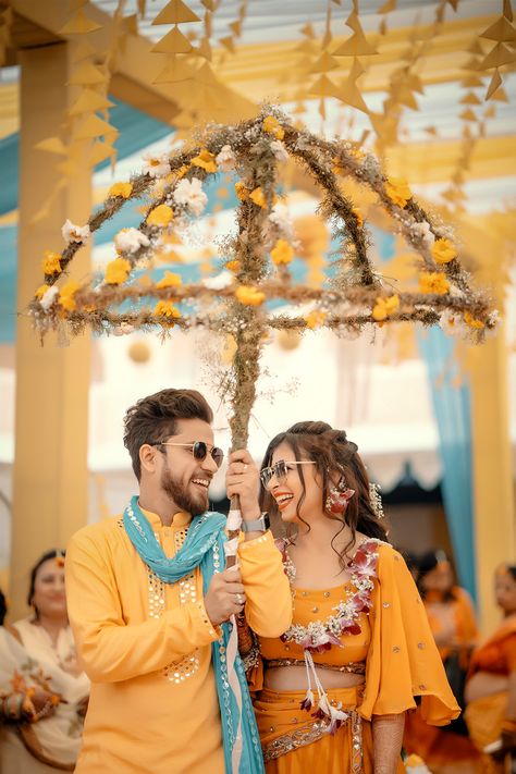 Haldi Entry For Bride And Groom, Haldi Entry Ideas For Groom, Haldi Decoration For Groom, Haldi Entry Ideas For Bride And Groom, Haldi Ceremony Entry, Haldi Entry Ideas, Groom Entry Ideas Indian Wedding, Budget Indian Wedding, Haldi Stills