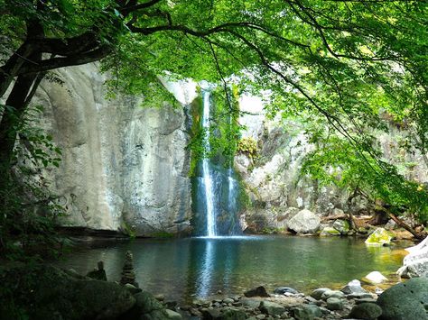 Guseong waterfall Chuncheon & Gapyeong | Chuseok | South Korea Korean Thanksgiving, Subway System, Late Morning, Chuncheon, Three Day Weekend, Vacation Days, Public Holiday, South Korea, Seoul