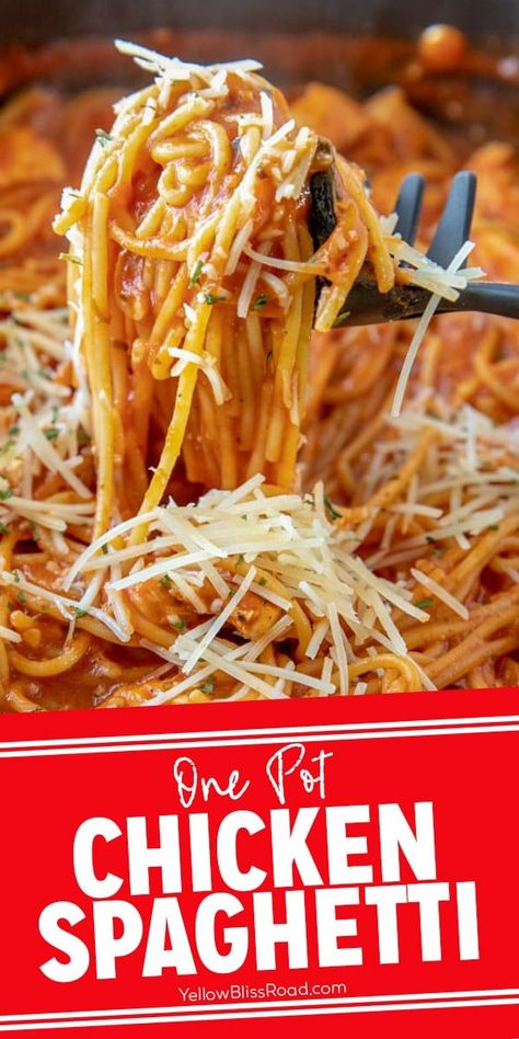 Chicken Spaghetti Red Sauce, One Pot Chicken Spaghetti, Chicken With Spaghetti Sauce, Pasta Tomato Sauce, Creamy Cheesy Pasta, Easy Chicken Spaghetti, Crockpot Chicken Spaghetti, Pasta Tomato, Dinner Favorites