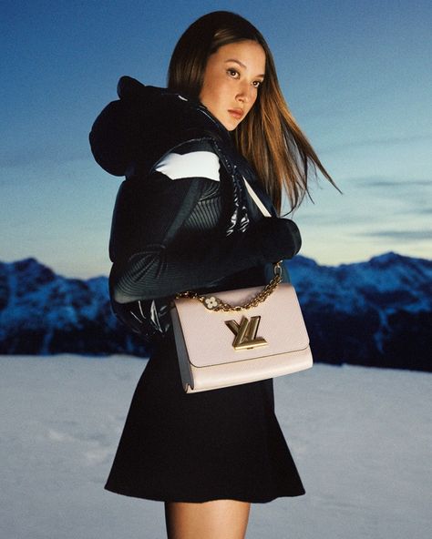 Louis Vuitton Twist Bag Winter 2021 Campaign | Fashion Gone Rogue Eileen Gu, Bag Campaign, Louis Vuitton Outfit, Campaign Fashion, Vogue Spain, Winter Chic, Img Models, Iconic Bags, Louis Vuitton Twist