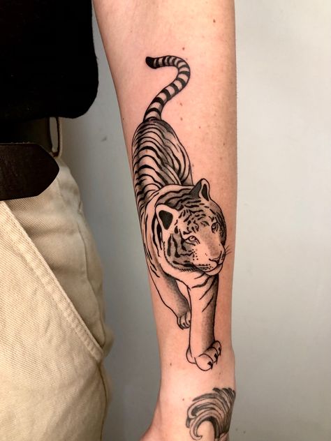 Black And White Tiger Tattoo, Tiger Tattoo Realistic, Realistic Tiger Tattoo, Cat Leaping, Owl Eye Tattoo, White Tiger Tattoo, Scarab Tattoo, Tiger Eyes Tattoo, Lake Tattoo