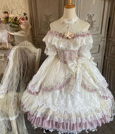 Ƈ𝑢𝑡𝑒🐹𝘚𝘰𝘧𝘵🐇Ƈυ∂∂ℓу🧸 on Twitter: "https://t.co/du1ne2XurP" / Twitter Lace Prom Dresses With Sleeves, White Pretty Dress, Winter Fairy Dress, Loltia Outfits, Cutecore Dresses, Lace Made Dress, Cute Fantasy Dress, Fansty Dresses, Pretty Wedding Dresses Princesses