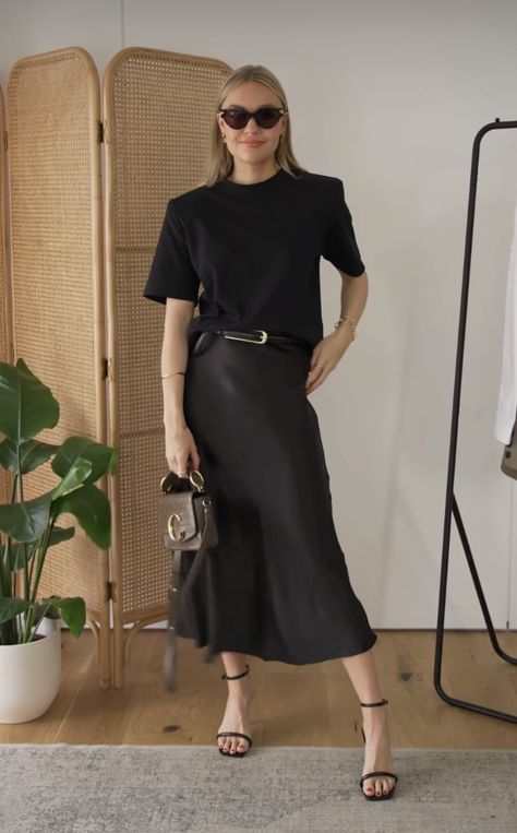 All Black Work Outfits Summer, Black Silk Skirt Outfit Summer, Black Silk Skirt Outfit Classy, Black Silk Midi Skirt Outfit, Black Satin Skirt Outfit Summer, Satin Midi Skirt Outfits Summer, Black Satin Midi Skirt Outfit, Silk Skirt Outfit Summer, Black Slip Skirt Outfit