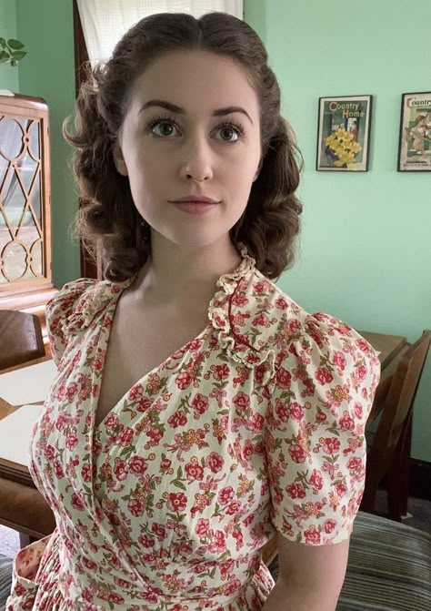 40s Fashion Hairstyles, 1930s Hair Styles Women, 1940s Straight Hair, Vintage Hairstyles 1940s, 1960 Hairstyles Women, How To Do 1960s Hairstyles, 1950s Hair Styles, Retro Outfits 40s, 1940s Dresses Casual