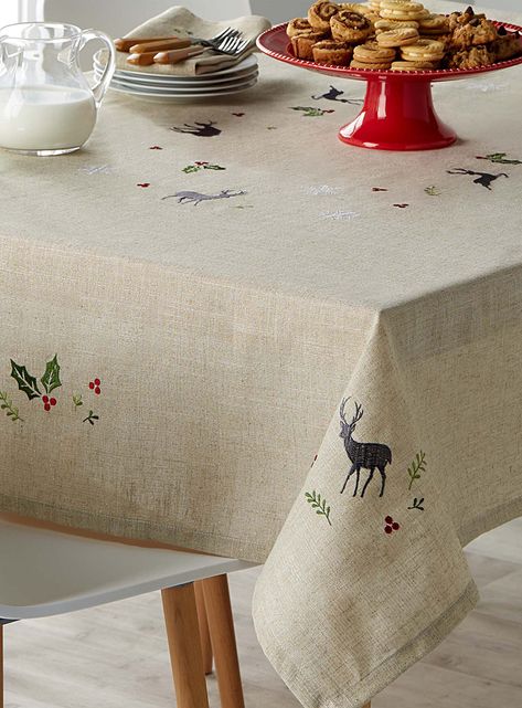 Christmas Table Cloth Ideas, Forest Celebration, Christmas Tablecloth Ideas, Black Tablecloths, Tablecloth Ideas, Tablecloth Embroidery, Embroidery Tablecloth, Diy Tablecloth, Tablecloth Christmas