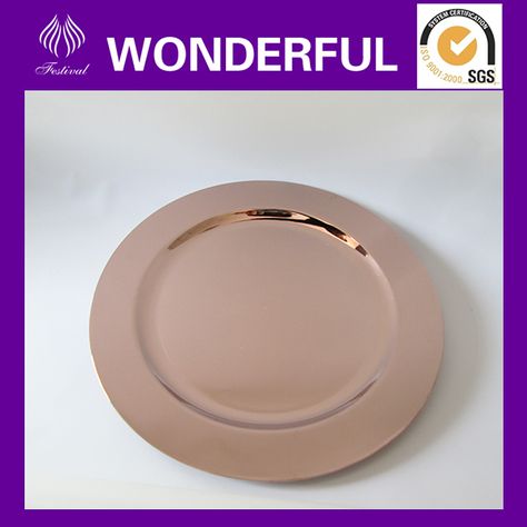 Source Wholesale rose gold disposable plastic plates on m.alibaba.com Acreage Wedding, Pink Disposable Plates, Gold Plastic Wedding Plates, Rose Gold Plastic Plates, Pink Gold And White Party Plates, Wedding Silverware, Gold Plastic Plates, Navy Decor, Sweet 17