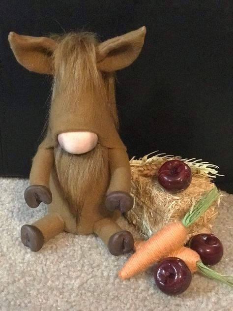 How To Make Highland Cow Gnomes, Diy Highland Cow Gnome, Gnome Noel, Highland Cow Gnome, Animal Gnomes, Dog Gnome, Horse Gnome Diy, Cow Gnome, Grinch Gnome