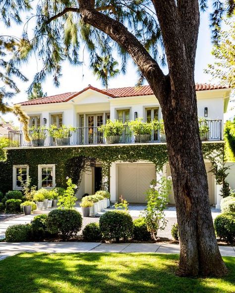 Styled Fireplace, Santa Monica House, Santa Monica Houses, Monica Style, Houses Luxury, Peninsula Hotel, Cathedral Ceilings, Transitional Home, Dream Summer