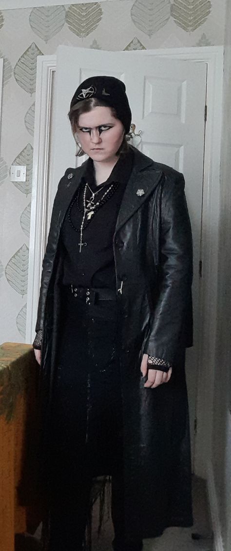 Goth Trench Coat For Men, Goth Trench Coat, Gerry Keay, Goth Subculture, Green Trench Coat, Trench Coat Outfit, Goth Look, Trench Coat Men