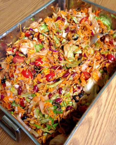 taco salad Meals For A Crowd, Salads For A Crowd, Potluck Dinner, Large Group Meals, Taco Salads, Taco Salad Recipes, Taco Pasta, Taco Pizza, Taco Dip