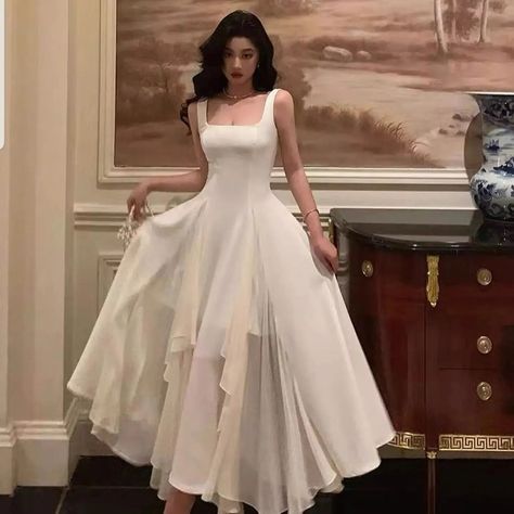 Look elegant in this timeless long white dress Elegant Prom, 파티 드레스, Party Women, Crop Top Dress, Evening Party Dress, Lolita Dress, Formal Evening Dresses, Party Dresses For Women, Prom Gown