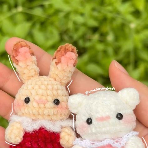 ღ on Instagram: "[ sylvanian baby 🐰🐱] my own collectibles 😌. this is my newest upcoming pattern! i just need to be done with their 👻 outfit as well and write it all down 😮‍💨. might look more alike to the actual sylvanian if i didnt add blush but im a blush addict i cant control myself😚. anyways, do look forward to the tester call and pattern release💗  pattern: @crochetingbirds (me) yarn: 2mm velvet yarn @memo.arthouse" Sylvanian Families Crochet Patterns Free, Crochet Sylvanian Family, Cant Control Myself, Paper Doll Printable Templates, Easy Crochet Animals, Velvet Yarn, Crochet Octopus, Rabbit Baby, Paper Dolls Printable