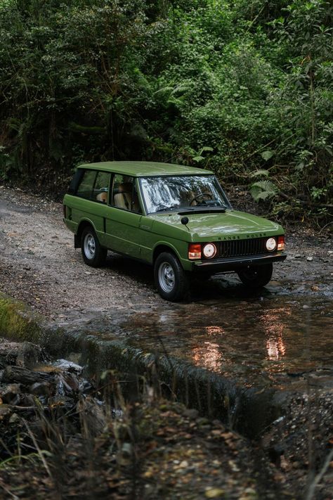 Land Rover Classic Build - Brooklyn Coachworks Vintage Range Rover Aesthetic, 90s Range Rover, Series 1 Land Rover, Classic Land Rover, Land Rover Aesthetic, Range Rover Vintage, Range Rover Old, Green Range Rover, Old Range Rover