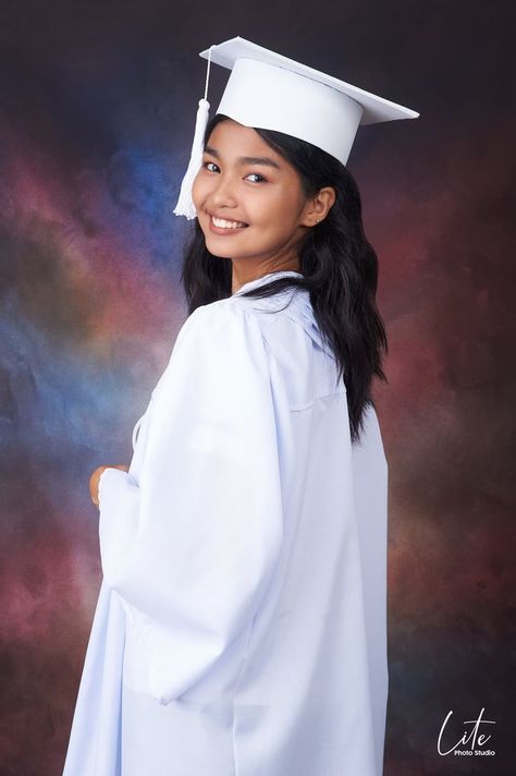 Graduation Pictures Girly, Graduation Pictorial Studio Pose, Up Diliman Graduation Picture, Graduation Pictorial Studio, Graduation Pictorial, Family Photo Studio, Graduation Shoot, Graduation Pic, Annie Grace