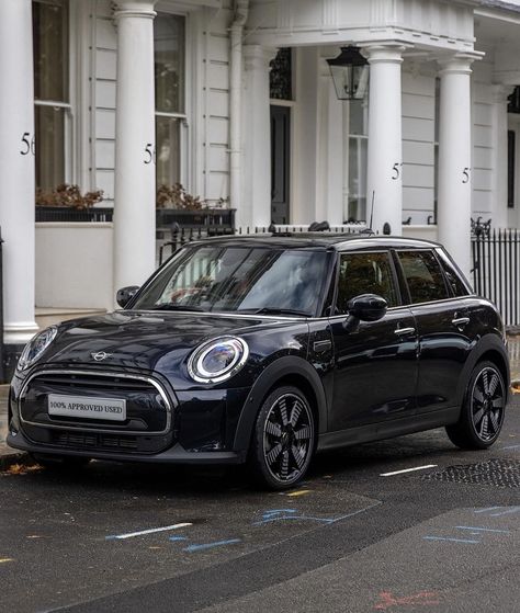 Mini Cooper Countryman Black, Mini Countryman Black, Mini Cooper Aesthetic Black, All Black Mini Cooper, Mini Cooper Countryman Aesthetic, Black Mini Cooper Aesthetic, Mini Cooper 5 Door, Mini Cooper Aesthetic, Mini Cooper 4 Door