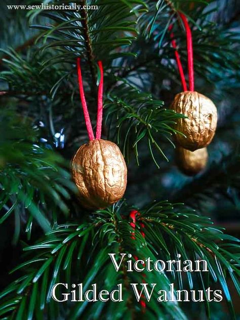 Gilded walnuts were popular Christmas tree ornaments in the Victorian era. Make Victorian gilded walnuts with walnuts, ribbon and gold acrylic paint. Natural Christmas Ornaments, Victorian Christmas Decorations, Victorian Christmas Tree, Diy Christmas Candy, Victorian Christmas Ornaments, English Christmas, Natural Christmas Decor, Diy Christmas Tree Ornaments, Christmas Tablescape