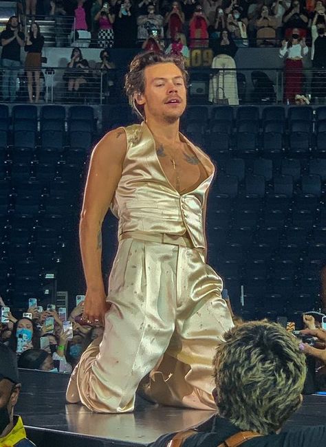 Harry Styles Tour Outfits, Harry Styles Nashville, Harry Styles Fits, Harry Styles Concert Outfits, Harry Styles Love On Tour Outfits, Harry Styles Concert Outfit, Love On Tour Outfits, Harry Styles Merch, Harry Styles Outfit