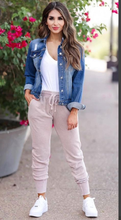 Joggers Outfit Mujer, Clothing Closet, Closet Candy Boutique, Candy Boutique, Mommy Outfits, Closet Candy, Boutique Style Outfits, Winter Fashion Outfits Casual, Joggers Outfit