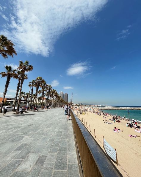 Beach Spain, Barcelona Lifestyle, Beach In Barcelona, Barcelona Summer, Beaches In Barcelona Spain, Spain Beach, Barcelona Spain Beaches Summer, Barcelona Beach Aesthetic, Barcelona Beaches Spain