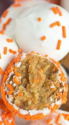 Cream Cheese Carrot Cake Cake Pops Carrot Cake Cake Pops, Cream Cheese Carrot Cake, Carrot Cake Balls, Cake Cake Pops, Cake Ball, Cake Pop Ideas, Desserts Keto, Pop Ideas, Cake Pop Recipe