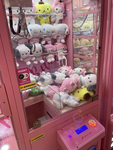 Kawaii Vending Machine, Photobox Pose, Asia Aesthetic, Night Travel, Kitty Cafe, Sixteenth Birthday, Claw Machine, Arcade Machine, Vending Machine