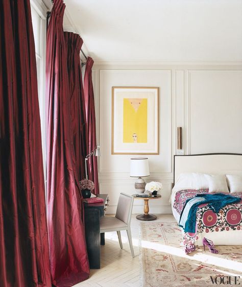 Gorgeous Marsala drapery and more ideas to decorate your home in Pantone's Color of the Year! Red Curtains Bedroom, Burgundy Curtains, Paris Bedroom, French Interior Design, House Of Turquoise, Parisian Apartment, Red Curtains, Paris Apartments, Mick Jagger