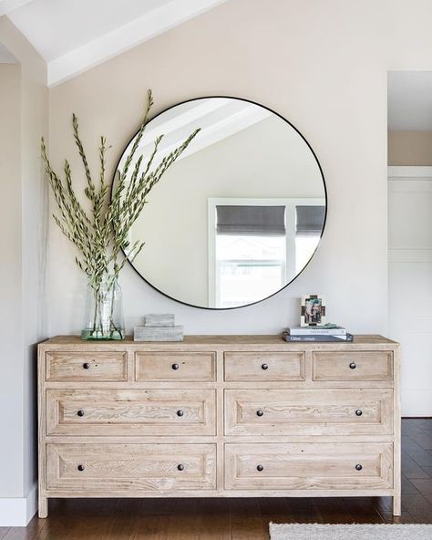 Need a little inspiration for finding the perfect round mirror? Find it here: 15 BEST Round Mirrors by thetarnishedjewelblog.com Simple Dresser, Mirror On The Wall, Bedroom Dressers, Decor Minimalist, Style At Home, My New Room, Home Fashion, Guest Bedroom, Minimalist Home