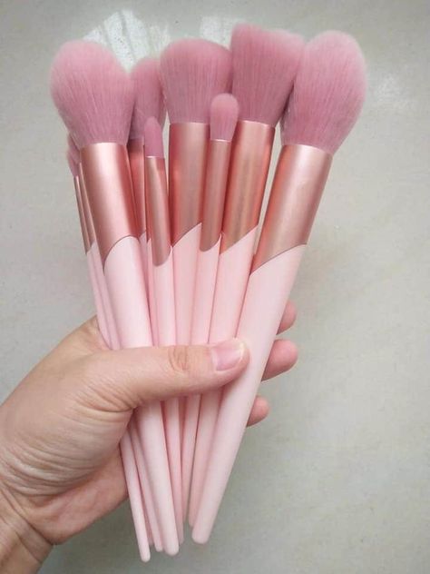 Cute Pink Makeup, Pink Makeup Brushes, Rosa Make-up, Make Up Diy, Make Up Kits, Penyimpanan Makeup, Makeup Contouring, Pink Makeup Brush, Alat Makeup