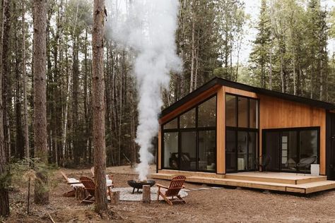 Cozy Cabin for 2 Nestled in the Pines (With Sauna) in Harcourt, Ontario, Canada - Airbnb Bunkie Ideas Interiors Guest Cabin, 2 Bed Cabin, Scandinavian Cabin Exterior, Modern Tiny Cabin, Airbnb Cabins, Boutique Exterior, Cabin Airbnb, Airbnb Cabin, Modern Cabin Design