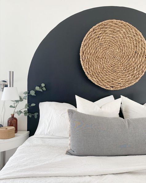 Colorblock headbord for master bed. Painted with tricorn black by sherwin williams. Wall Behind Bed, Bedroom Wall Decor Ideas, Interior Home Decor, Wall Art Ideas, Wall Decor Ideas, Bedroom Wall Decor, Bedroom Headboard, Bed Wall, Guest Bedrooms