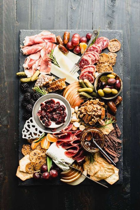 16 New Year's Eve Charcuterie Board Ideas Gluten Free Charcuterie, Party Food Meat, Peppermint White, Meat Appetizers, Charcuterie Platter, Charcuterie Cheese, Cheese Pairings, Charcuterie And Cheese Board, Charcuterie Recipes