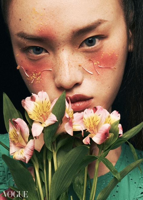 Flower Face Photoshoot, Portrait With Flowers, Makeup Recipes, Face Drawing Reference, Aesthetic Clinic, Fashion Landscape, Garden Girls, Photoshoot Concept, Design Visual