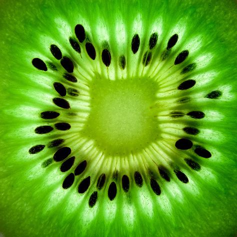 I really like this photo of the kiwi because it looks different and the colour in it is very strong which makes it stand out loads Ryan Taylor, Macro Photography Tips, Foto Macro, Photo Macro, Pattern Photography, Fruit Photography, Texture Photography, Kiwi Fruit, Foto Tips