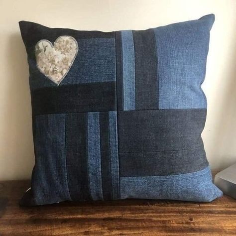 Artisanats Denim, Denim Pillow, Cushion Cover Pattern, Denim Crafts Diy, Sewing Cushions, Diy Jeans, Blue Jeans Crafts, Pillow Crafts, Patchwork Cushion