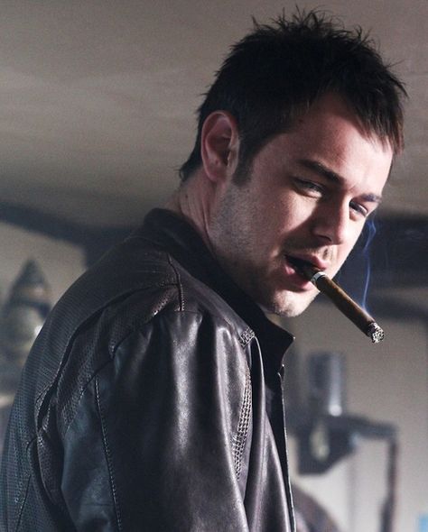 Danny Dyer Mick Carter, Danny Dyer, I Fall In Love, Rugby, Gymnastics, Che Guevara, Wrestling, Track, Football