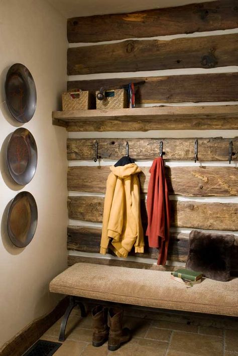 Farmhouse Mudroom, Log Home Living, Mudroom Entryway, Mudroom Decor, Farmhouse Entryway, Foyer Decorating, Cabin Life, Cabin Homes, Cabins In The Woods