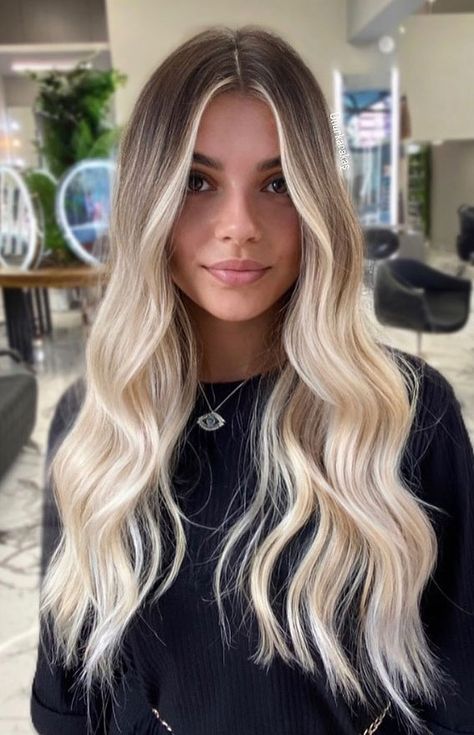 Balayage Hair Long Blonde, Blonde Hair W Dark Roots, Hair Inspo Blonde Balayage, Blended Roots Blonde Balayage, Balayage Hair Blond, Long Balayage Hair Blonde, Dark Roots To Blonde Hair, Trendy Blonde Hair 2023, Different Hair Colors For Blondes