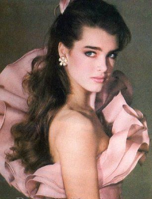 Brooke Shields' brows Brooke Shields Young, Richard Avedon, Brooke Shields, Dita Von Teese, Beauty Icons, Moda Vintage, الرسومات اللطيفة, Pregnancy Photos, Pretty Woman