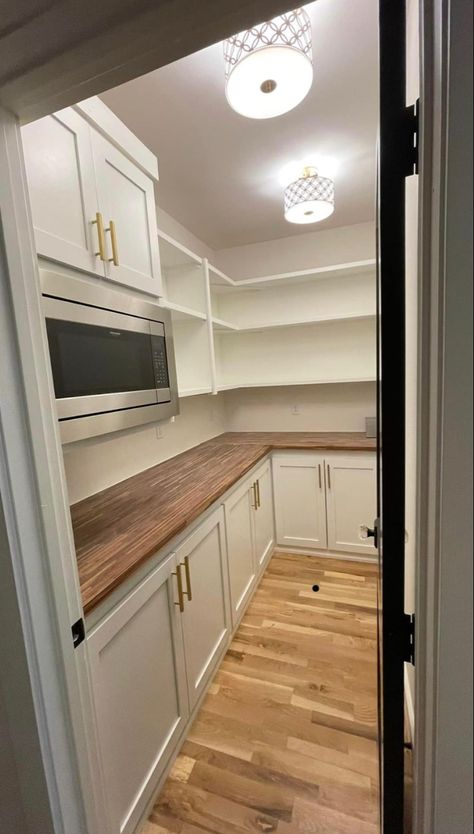 Butler Pantry Microwave, Butler Pantry With Microwave, Butlers Pantry With Drawers, Scullery With Fridge, Butlers Pantry Kitchen Layout, Pantry Design With Microwave, Microwave In Butlers Pantry, Walk In Pantry Microwave, Small Butlers Pantry Ideas Walk In