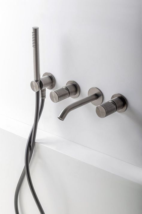 Built-in bathtub set faucet - without plate - Complete - Two mixers | MADE OF INOX AISI316L | Choice of 5 different handles | Featured in this photo are the Scacchi handles in Antracite PVD finish. Other PVD finishes availabe: Bronzorame, Carbon, Rame, Cognac & Orobianco. Standard Finish would be in stainless steel. Built In Bathtub, Outdoor Lantern Lighting, Shower Columns, Outdoor Living Furniture, Design Minimal, Shower Tray, Armchair Furniture, Tub Filler, Bathtub Shower