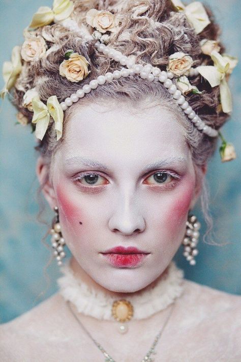 18th Century Makeup, Victorian Makeup, Historical Makeup, Marie Antoinette Costume, Fantasy Make-up, Drag Make-up, Theatre Makeup, Pale Face, Rococo Fashion