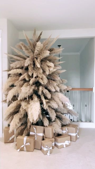 Pompous Grass Christmas Tree, Nude Christmas Tree Decor, Pampas Christmas Decor, Modern Christmas Tree Ideas 2023, Pampas Grass Christmas Decor, Nude Christmas Decor, Nude Christmas Tree, Pampas Grass Tree, Pampas Christmas Tree