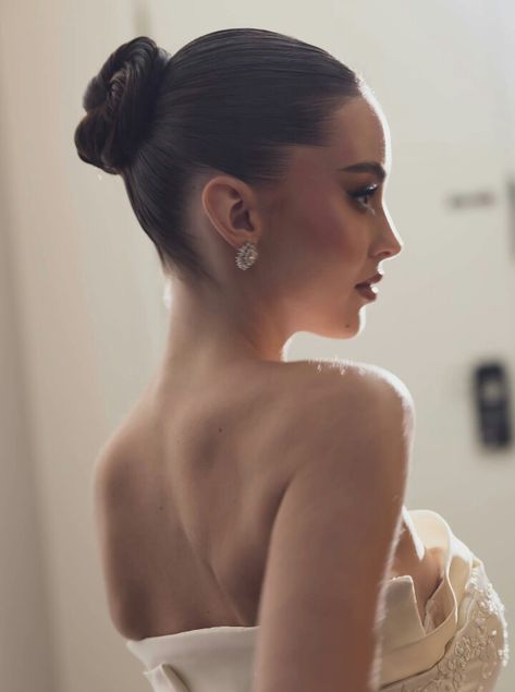 Low Bun Wedding Hair, Modern Updo, Bride Updo, Long Shiny Hair, Engagement Hairstyles, Wedding Hair Up, Evening Hairstyles, Sleek Updo, Bridal Hair Buns