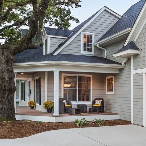 Grey Siding White Trim, Grey Painted Brick House, Grey Siding House, Grey Home Exterior, Gray Home Exterior, Grey House White Trim, Hamptons Houses, Outside House Paint, Siding Colors For Houses