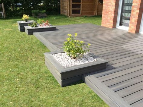 pvc composite decking with garden boxes Composite Decking Ideas, Exterior Updates, Decking Ideas, Wooden Terrace, Wooden Deck, Outdoor Shop, Garden Floor, Deck Designs Backyard, Backyard Playground