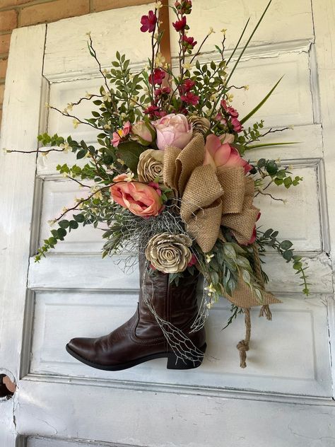 Cowboy Boot Spring Wreath With Chicken Wire Bow Cowgirl Summer Wreath Rustic Southern Charm Farmhouse Wreath Horse Lovers Gift - Etsy Cow Wreaths, Boot Bouquet, Boot Wreath, Cowboy Boot Crafts, Boot Centerpiece, Candlestick Arrangements, Boot Decor, Western Wreaths, Horse Head Wreath