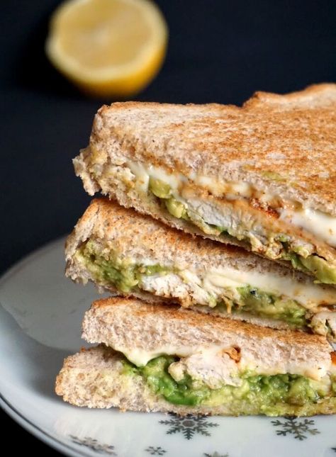 Grilled Chicken Avocado Sandwich with a lemon kick, a healthy and delicious recipe that makes a great breakfast or a quick healthy lunch. Ready in about 10 minutes. Great as a meal on the go, or even in your kid's school lunch box. Chicken Avocado Sandwich, Avocado Sandwich Recipes, Lunch Sandwich Recipes, Grilled Chicken Avocado, Healthy Sandwich Recipes, Quick Healthy Lunch, Avocado Sandwich, Chicken Sandwich Recipes, Healthy Sandwiches