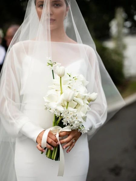 Small Bridal Bouquets, Small Wedding Bouquets, Elegant Wedding Bouquets, Byron Bay Weddings, Earthy Wedding, White Bridal Bouquet, Unique Styling, Stylish Couple, Wedding Stylist