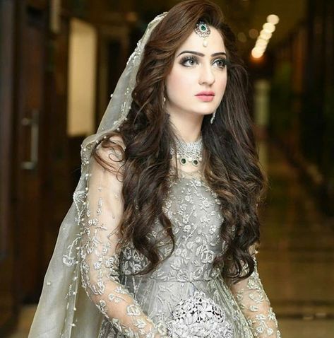 Elegant walima bride Pakistani Bride Hairstyle, Pakistani Bridal Hairstyles, Indian Wedding Gowns, Pakistani Bridal Makeup, Walima Dress, Nikkah Dress, Asian Bridal Dresses, Asian Wedding Dress, Latest Bridal Dresses