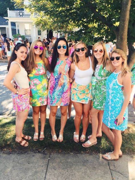 At the end of the day, no matter what state any of us Southern gals are in, we are in Southern states of minds! Southern Belle Style, Southern Preppy, Lilly Pulitzer Outfits, Preppy Spring, Southern States, Southern Outfits, Preppy Southern, Prep Style, Preppy Lifestyle